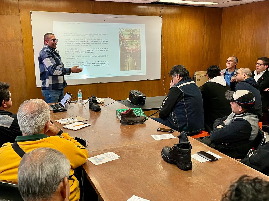 Trabajadores del Metro en CDMX aún no reciben respuesta a sus demandas; ahora, marcharán en la zona centro.