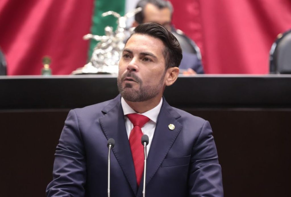 3 monedas conmemorativas.