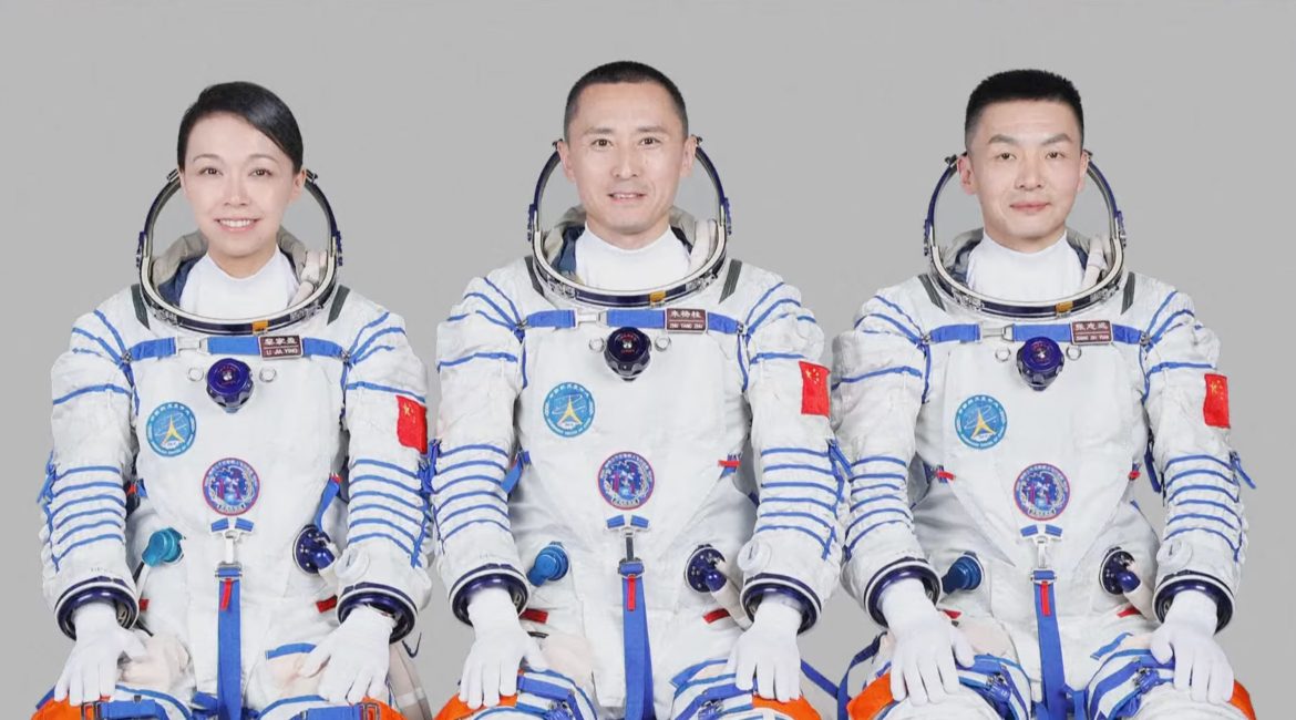 La misión Shenzhou 23 despegó desde el desierto del Gobi con tres astronautas a bordo