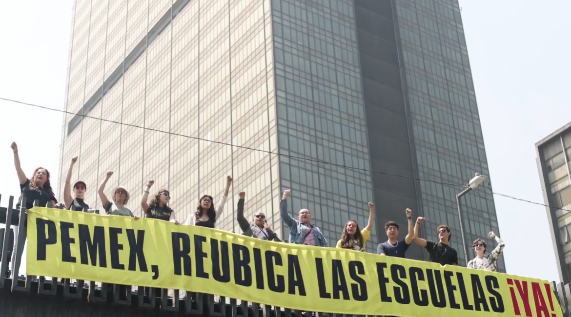 La protesta comenzó debido a que el gobierno había prometido la reubicación de ambos planteles desde hace dos meses.