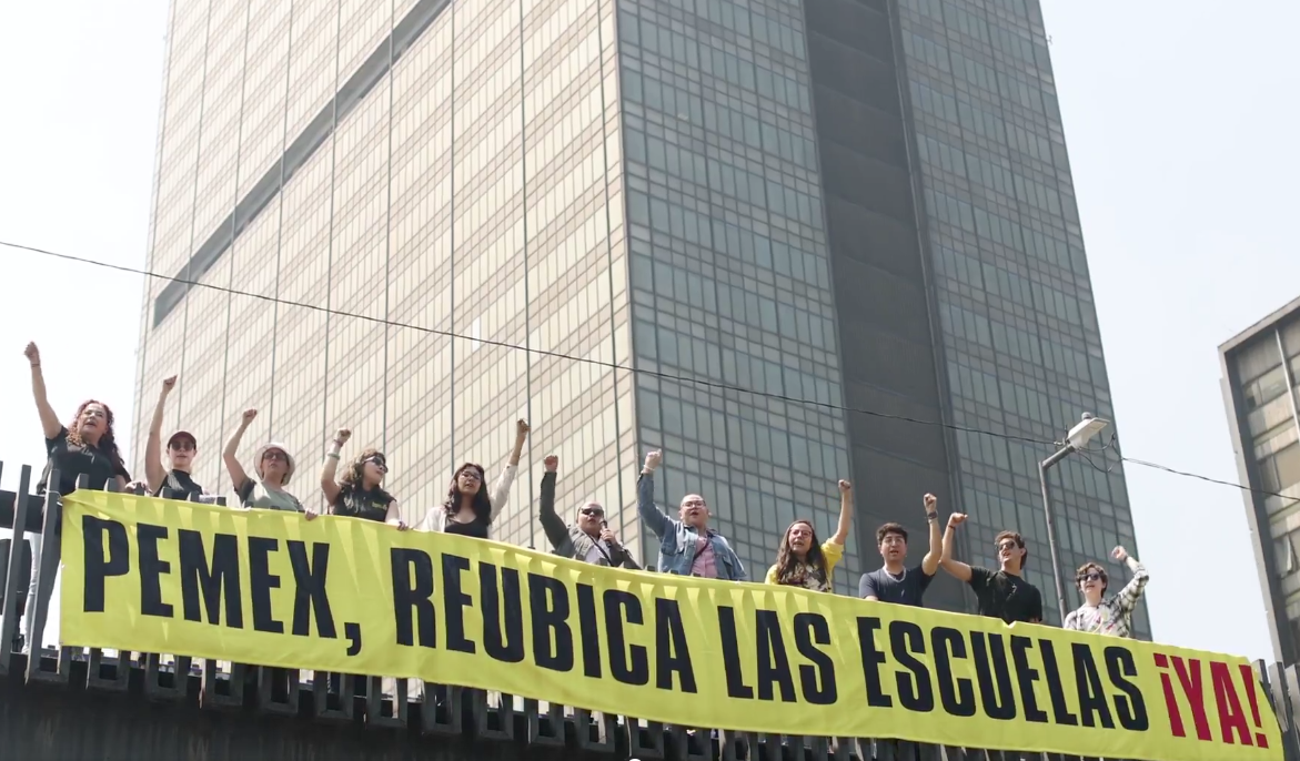 Protesta de padres exige reubicar escuelas en Tabasco