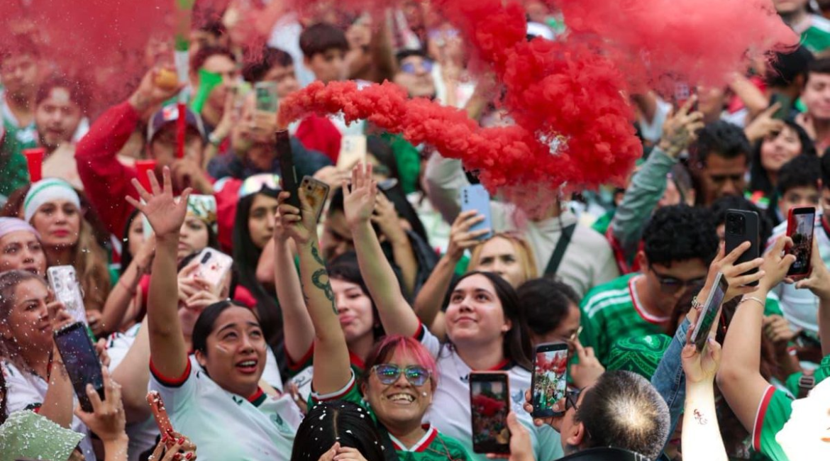 Suspenderán clases por partido de México en el Azteca