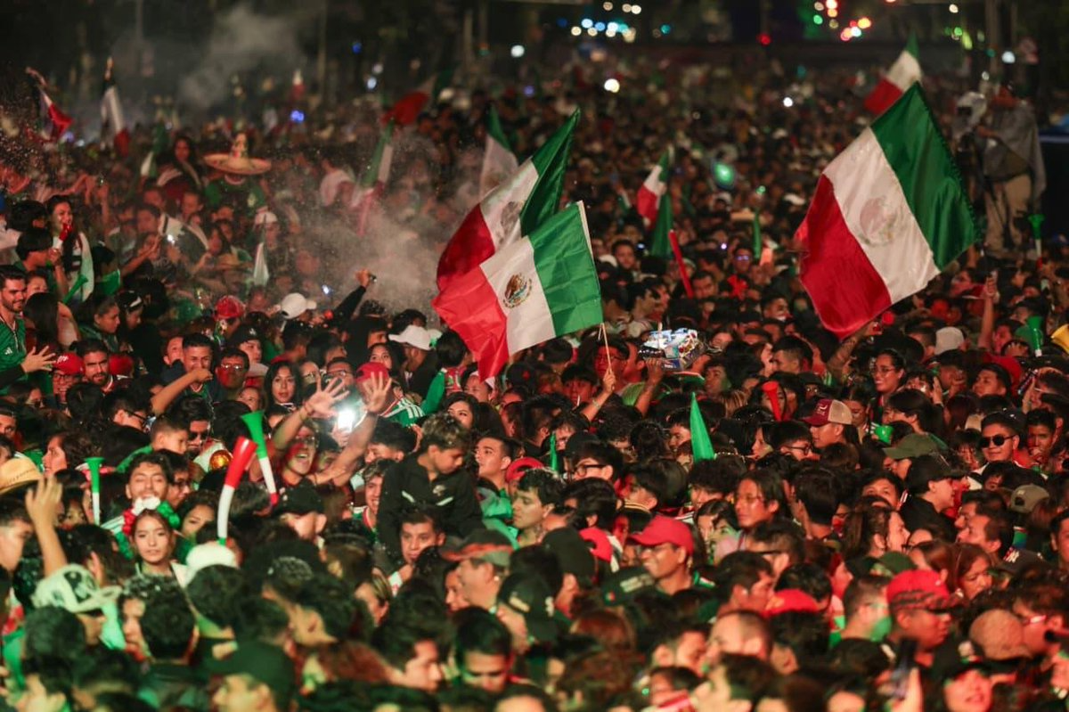 Reforma se pinta de verde, blanco y rojo por celebraciones
