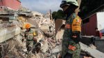 Miembros del Ejército Mexicano rescatan a menor tras sismos en Venezuela
