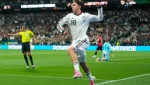 Mateo Chavez celebra la victoria 3-0 de México