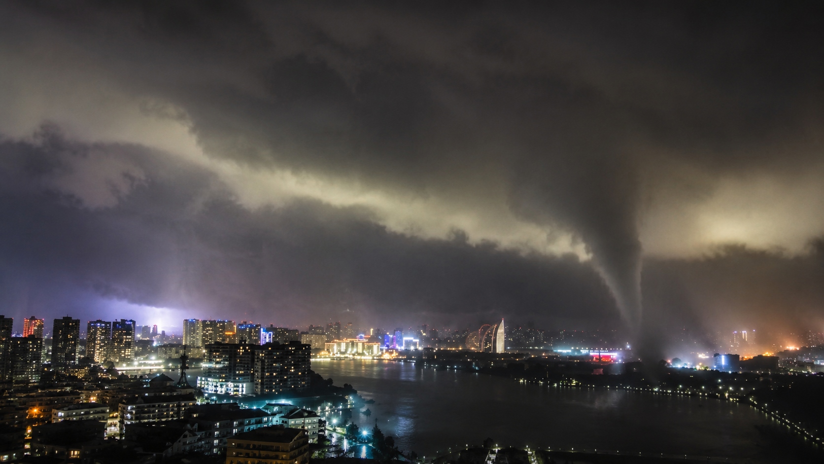 China enfrenta tornados que dejan 11 muertos y 330 heridos