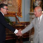 Rey Carlos III nombra a Andy Burnham primer ministro