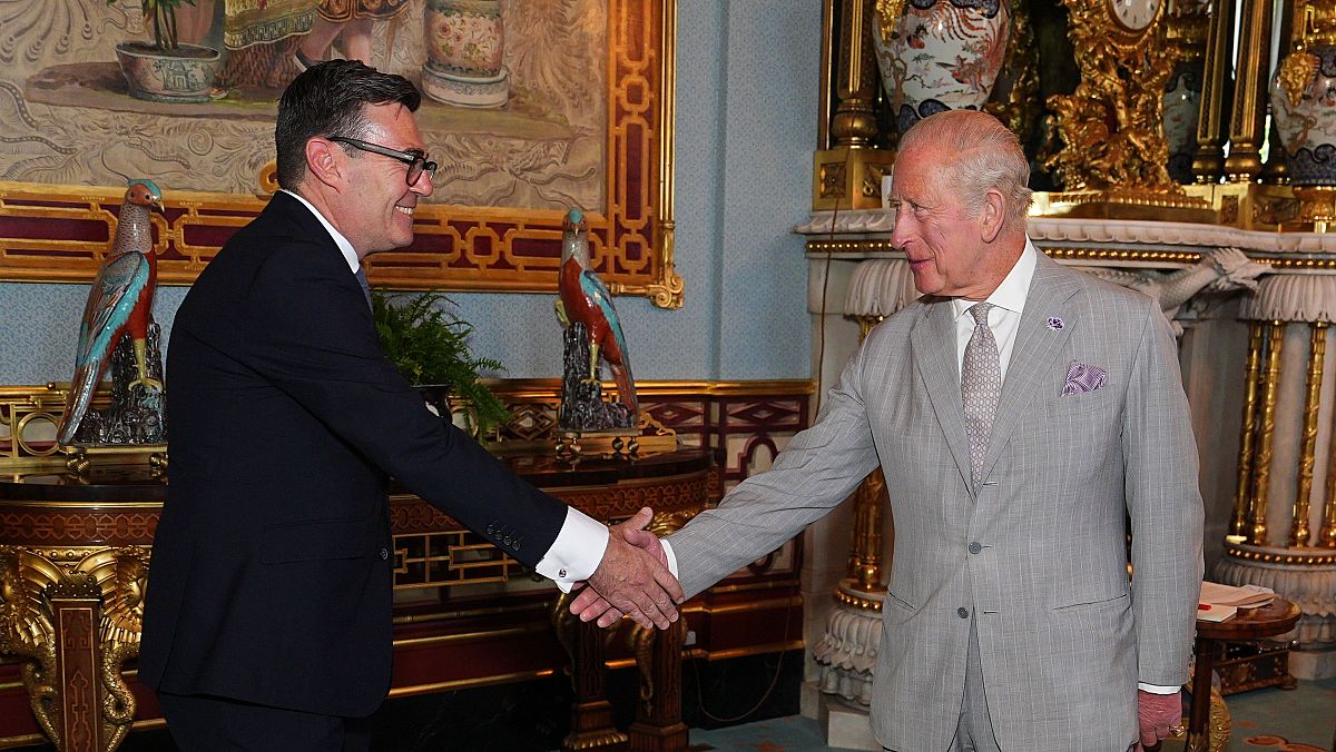 Rey Carlos III nombra a Andy Burnham primer ministro