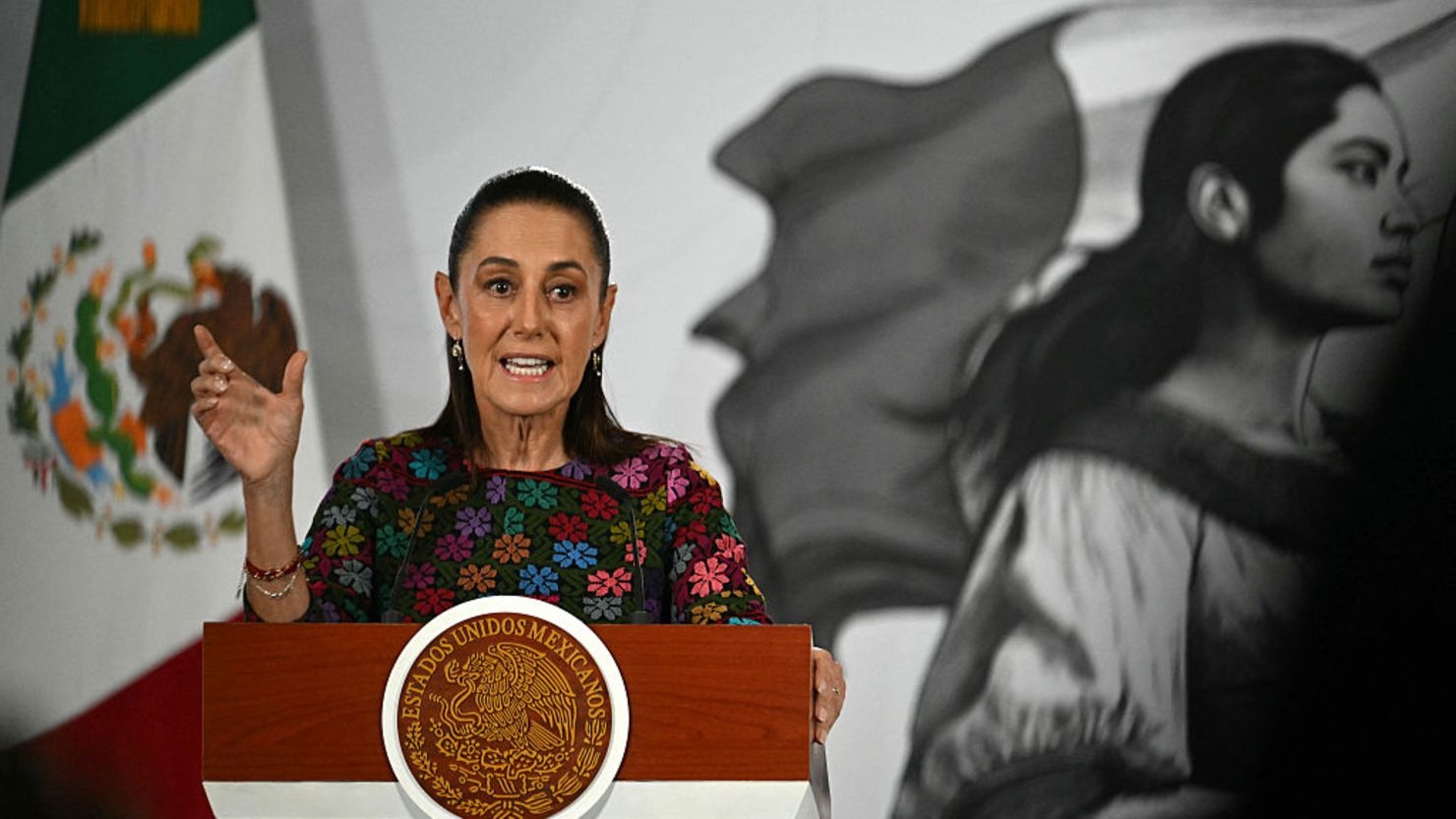Sheinbaum condena insultos de periodista argentino a México