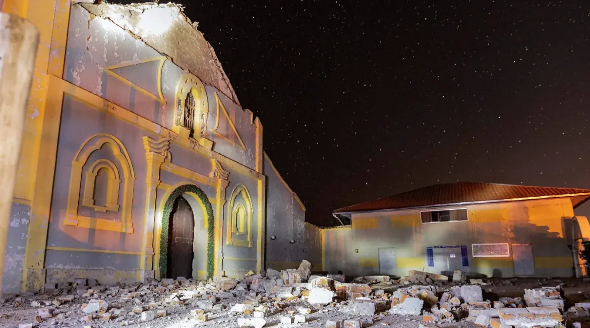Un sismo de magnitud 5.1 sacudió Perú la noche del sábado, provocando la muerte de al menos seis personas, además de dejar más de 300 damnificados, 32 lesionados y 180 personas afectadas, de acuerdo con información del In