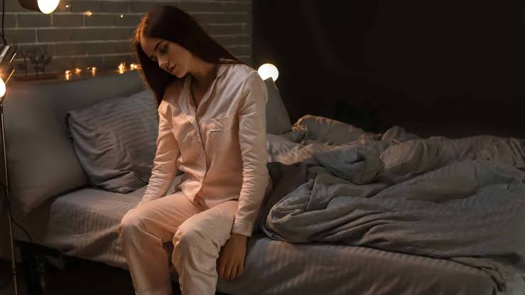 Somniloquia: mujer se viraliza por cantar mientras dormía