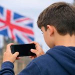 Reino Unido limitaría redes sociales a adolescentes