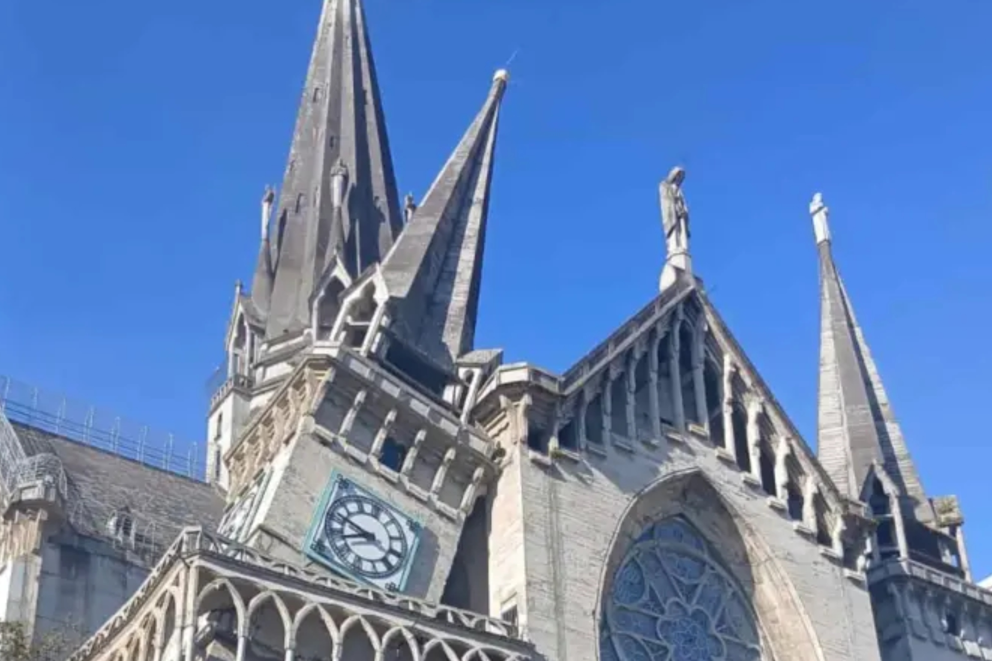 Así quedó la Catedral de Manizales tras el terremoto de hoy