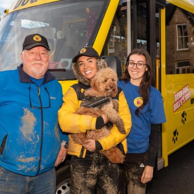 El trabajo soñado: conducir un autobús lleno de perros